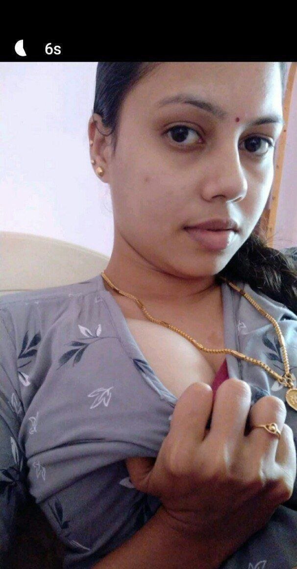 BEAUTIFUL MALLU WIFE TEASING FEW PICS 🔥😍🤤 – picture 2