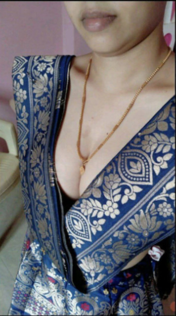 BEAUTIFUL MALLU WIFE TEASING FEW PICS 🔥😍🤤 – picture 3