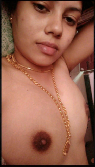 BEAUTIFUL MALLU WIFE TEASING FEW PICS 🔥😍🤤 – picture 4