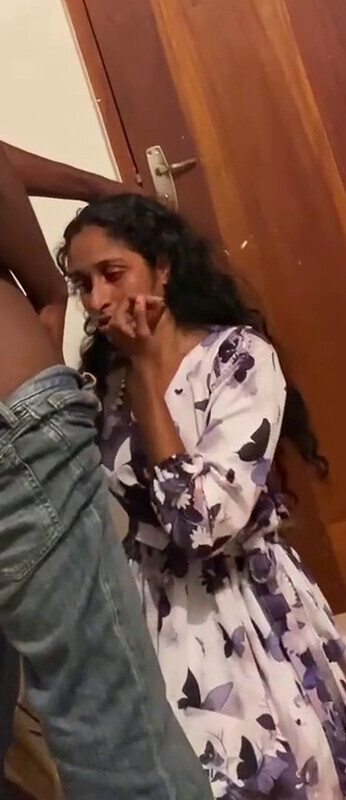 Cuckold Sri Lankan Mallu Girl Threesome Giving a Deepthroat Blowjob Fucking in Missionary – picture 1
