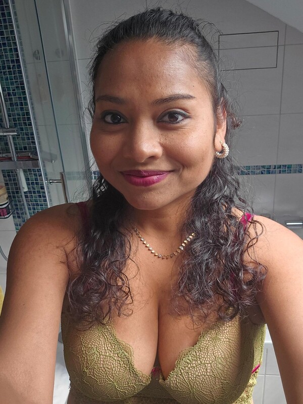 Desi Cute Beautiful Tamil Sexy Wife Full Nude Big Boobs Show Selfie Pics – picture 3