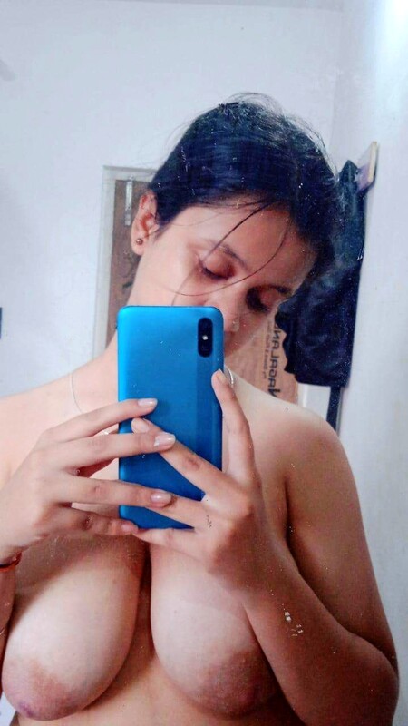 DESI CUTE CHUBBY GIRL SHOWING HUGE MELONS FEW PICS (11 PICS) 🔥😍 – picture 1