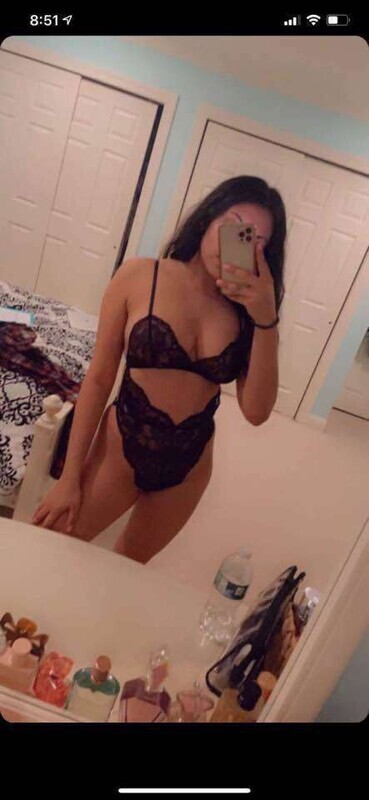 Desi Indian Beautiful Sexy Busty Snapchat Girl Full Nude Show Selfie & Blowjob Pics + – picture 2