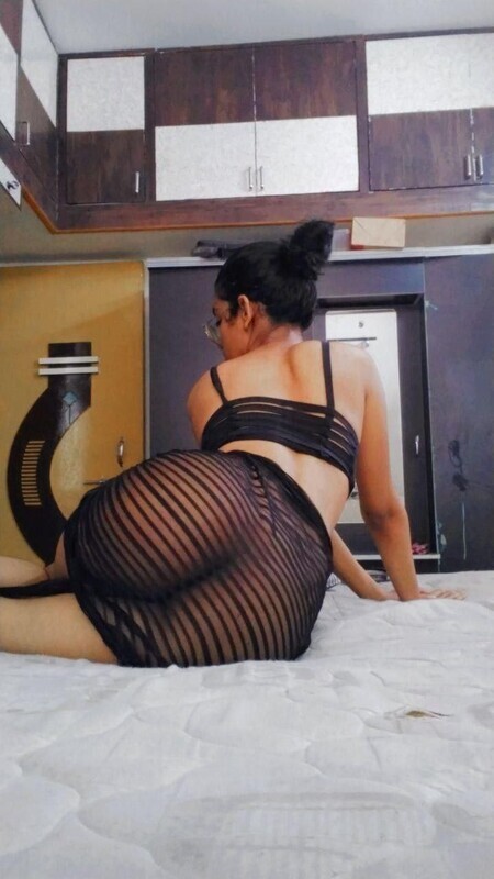 Desi Indian Busty Sexy Girl Who Loves Showing Her Big Ass 55 Pics & Videos – picture 7