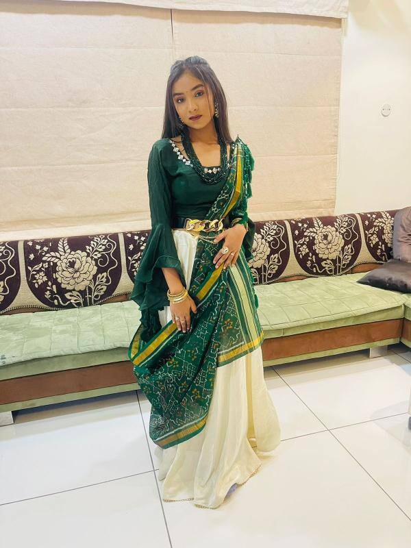 Desi Indian Busty Sexy Slim Snapchat Girl Nude Show Pics Collection – Pics