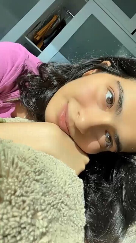 Desi Indian Cute Slim Beautiful Cuty Teasing Boobs Show Pics & Videos – Pics & Videos