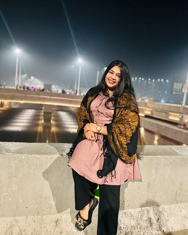 Desi Indian Instgram Influencer Busty Hijab Girl Full Nude Show Sexy Dress Strip Pics – picture 2
