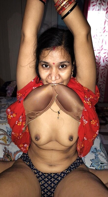 Desi Indian Kerla Tamil Wife Sexy Saree Remove Nude Show Pics Collection – Pics