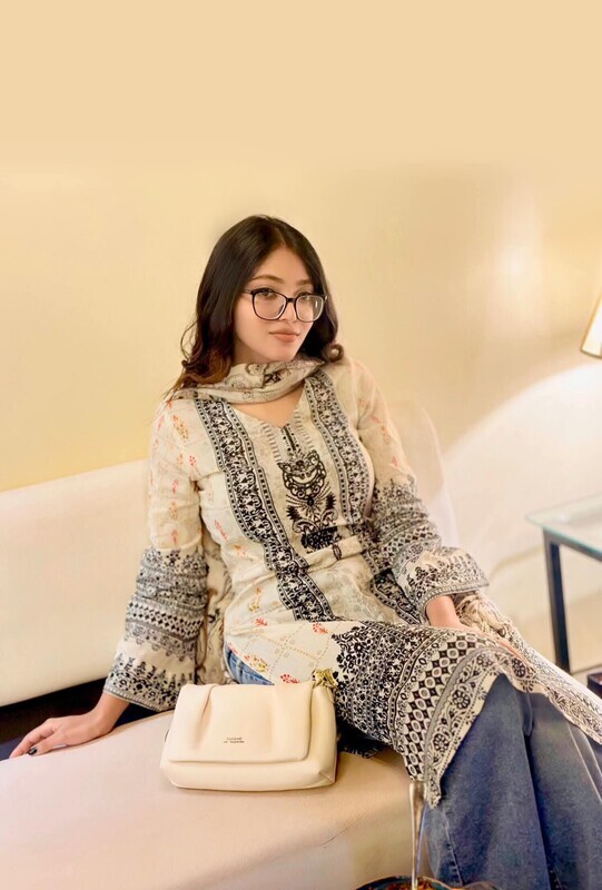 Desi Indian Lux Advertisement Famous Very Beautiful Girl Full Nude Pics & 3 Videos – picture 3