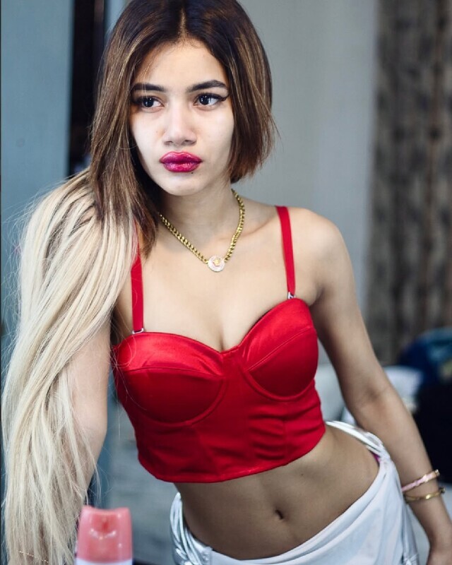 Desi Indian Sexy Beautiful Snapchat Girl Full Nude Show Sexy Dress Strip in Thong & Ass – picture 1