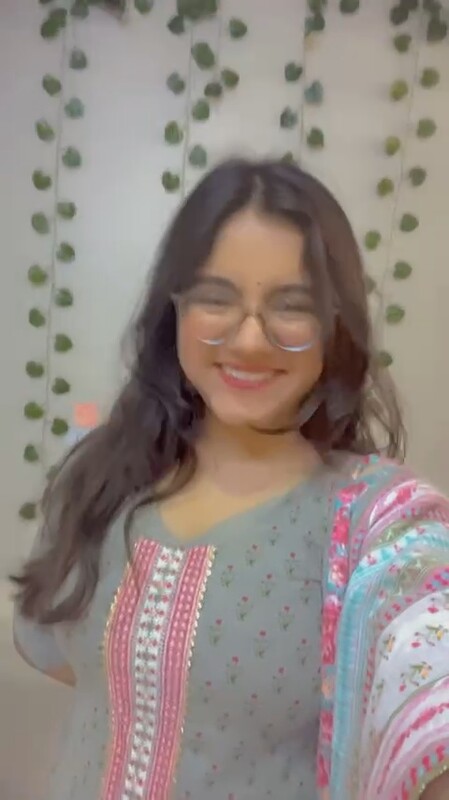 Desi Indian Sexy Busty Snapchat Girl Big Boobs & Nude Show 31 Videos Collection – Pics & Videos