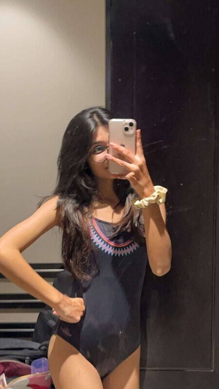 Desi Indian Slim Sexy Instagram Influencer Full Nude Show & Ass Spanking Pics + Videos – Pics & Videos