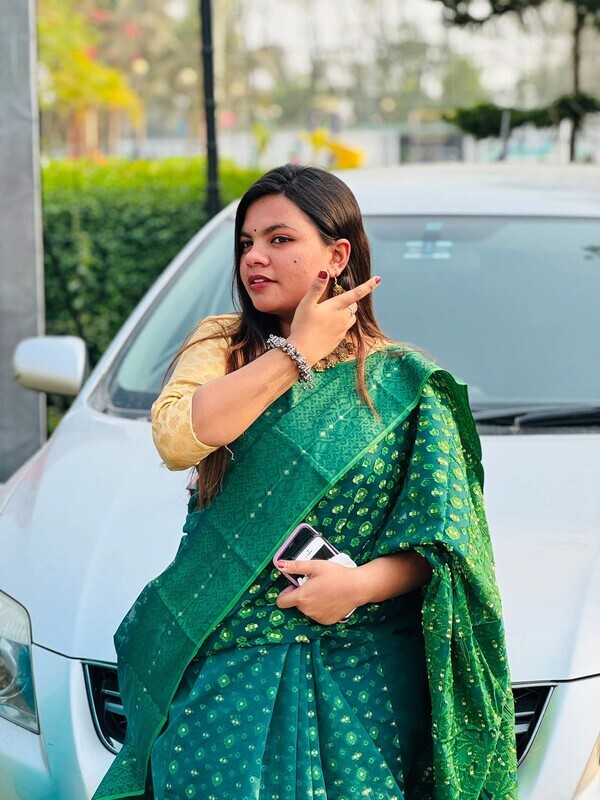 Desi Indian Tamil Busty Beautiful Tiktok Girl Dress Strip Nude Big Boobs Show – Pics