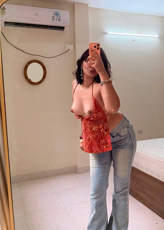 DESI SEXY BADDIE TEASING FEW NUDES 🔥😍 – picture 6
