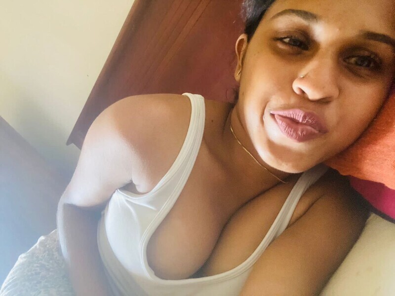Gorgeous Lankan GF Fingering & Showing for Her BF – picture 2