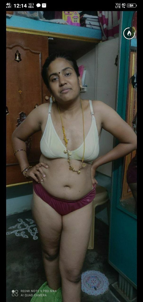 Homely Sexy Tamil Wife Few Pics