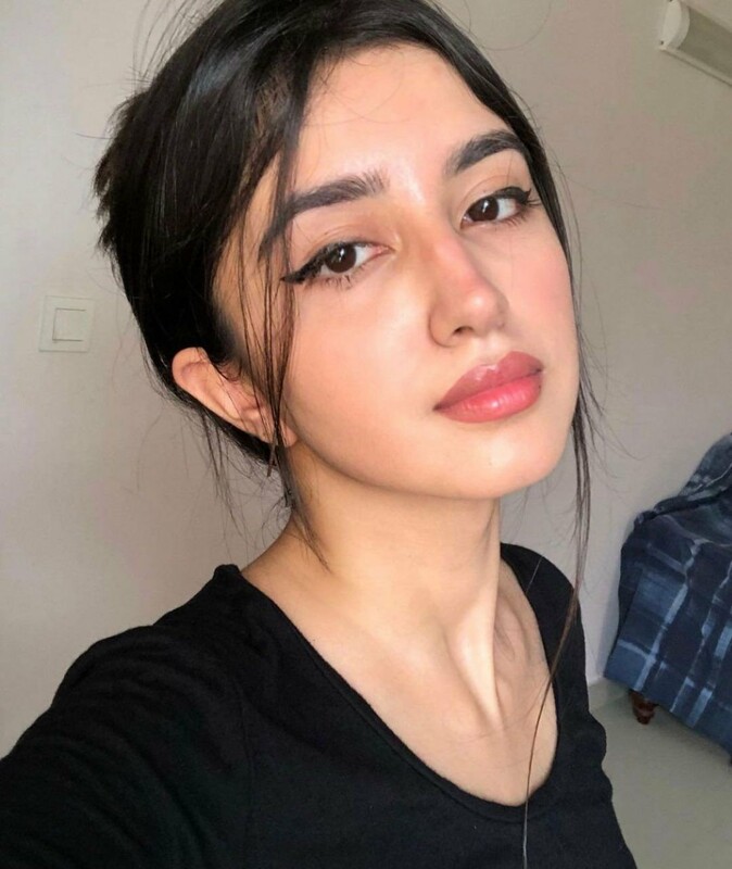 Pakistani Cute Slim Very Beautiful Sexy Girl Full Nude Show Mirror Selfies Pics Collection – Pics