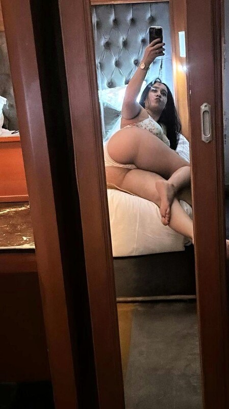 Sexy Beautiful Paki Aunty Big Ass Show Nude Mirror Selfie Pics Collection – picture 4