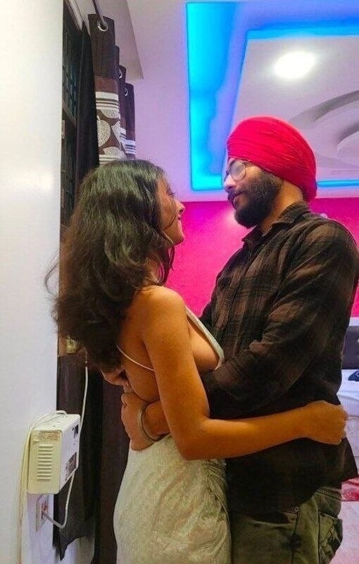 Sexy Cute Punjabi Couple Fucking Infront Of Mirror Sexy Pics & Videos – Pics & Videos