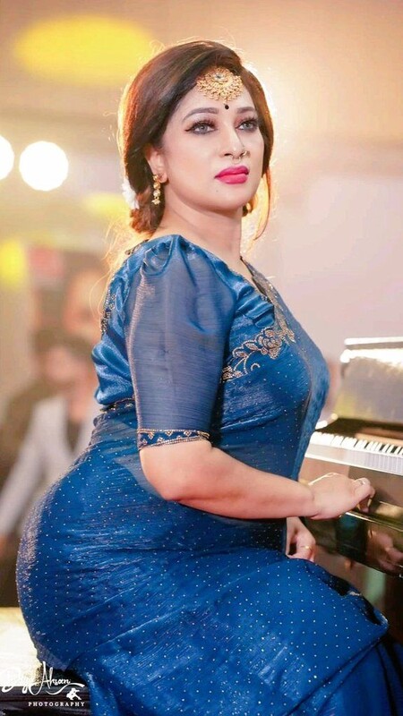 Sexy Very Beautiful Desi Doctor Bathing Big Boobs Show Nude Pics Collection – Pics