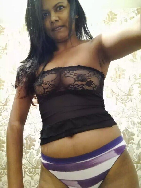 SL Busty Village Aunty Wife Full Nude Show With Big Ass & Big Boobs Pics & Videos – picture 5