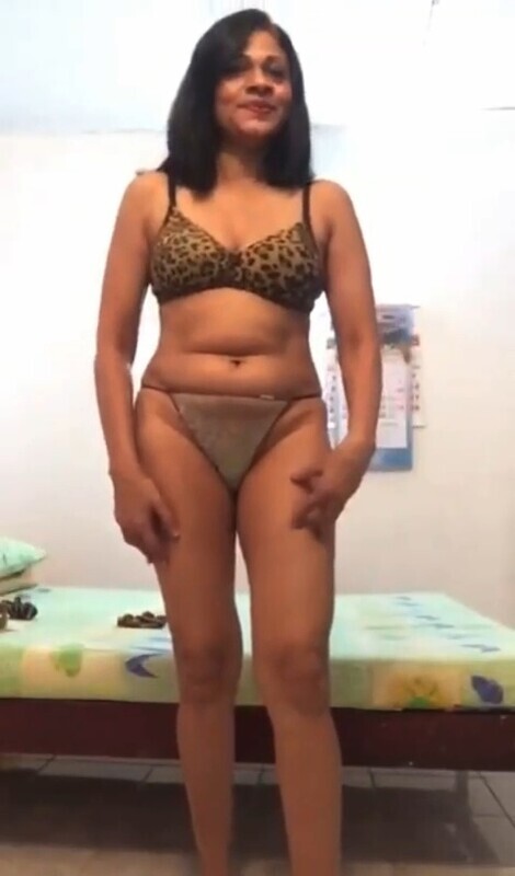 SL Sexy Milf Aunty Full Nude Big Ass Show Sexy 2 Videos – picture 14